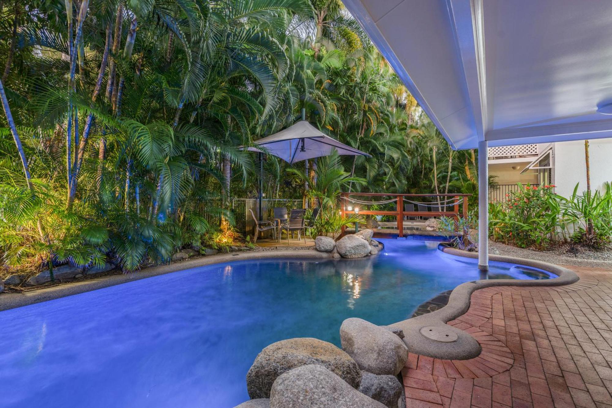Coral Apartments Port Douglas Exterior photo