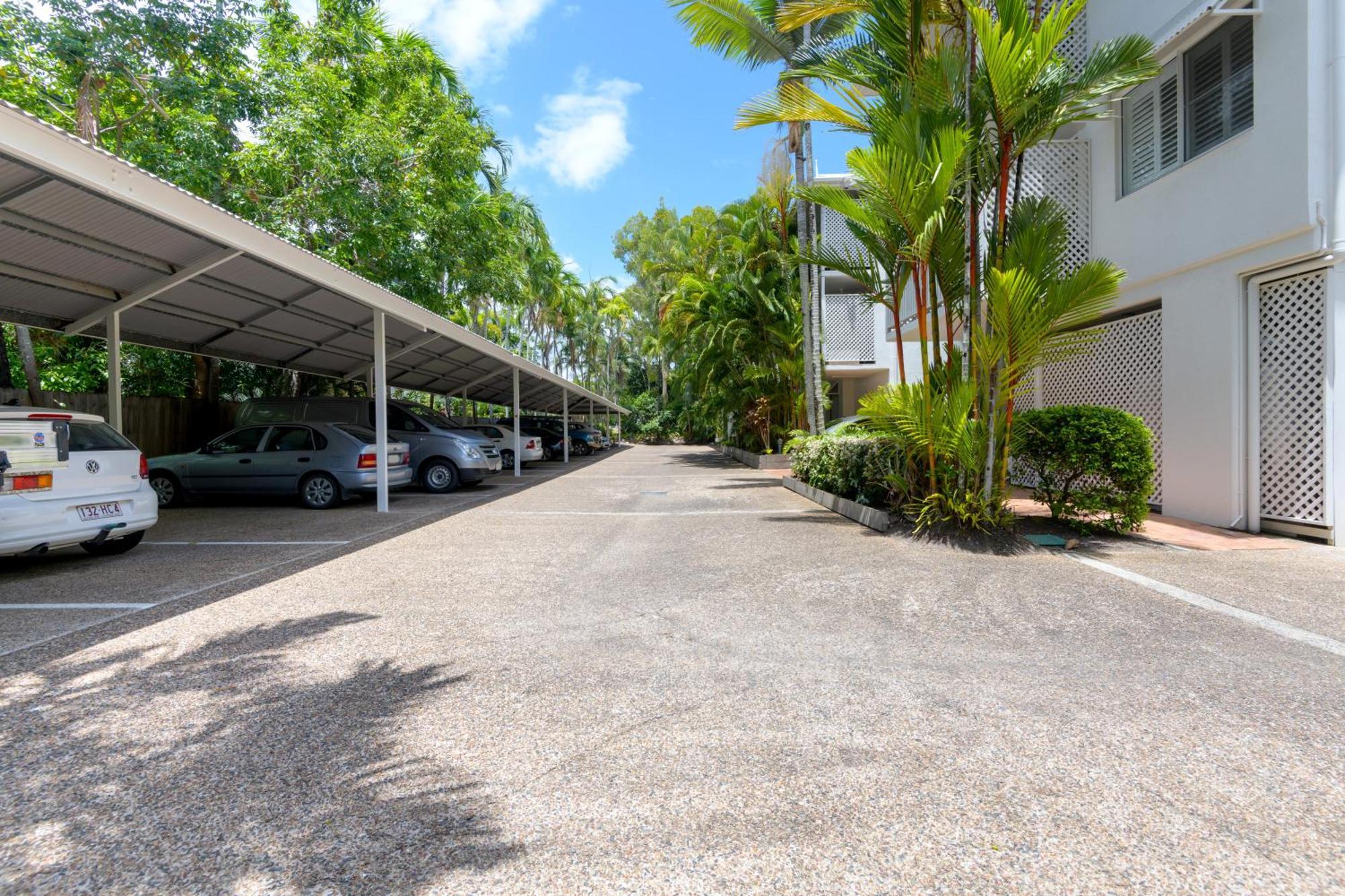 Coral Apartments Port Douglas Exterior photo